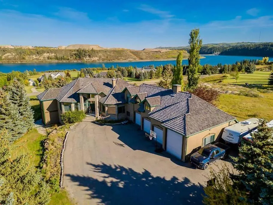 Casa de Férias Emerald Bay Luxury Retreat With Hot Tub YYC Canadá