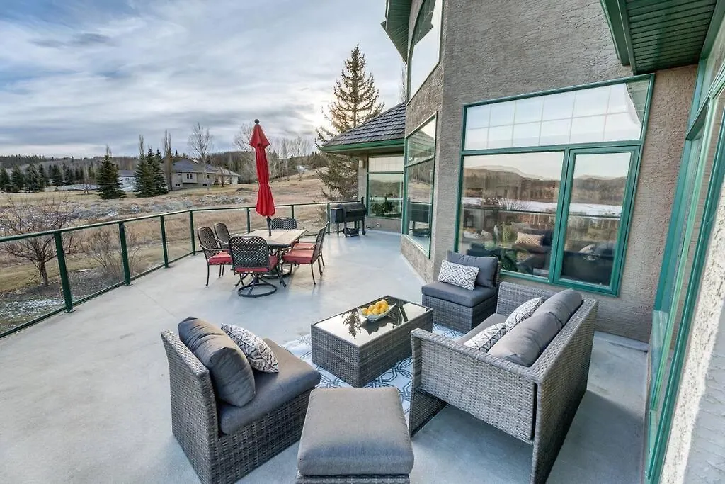 Casa de Férias Emerald Bay Luxury Retreat With Hot Tub YYC Canadá